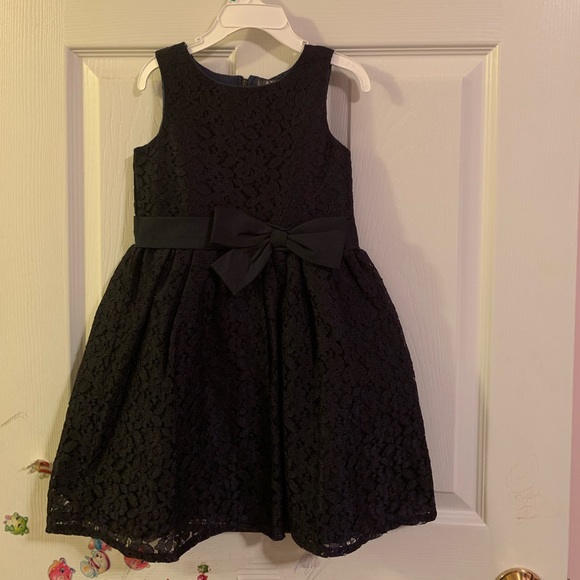 2 girls dresses - Picture 1 of 2
